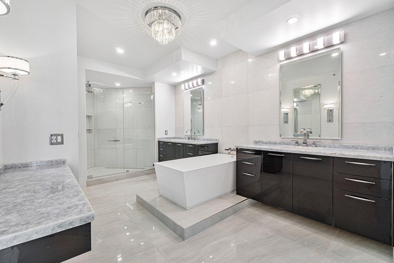 PALM BEACH HAMPTONCONDO DECL FILED 4-26-85-IN - Residential