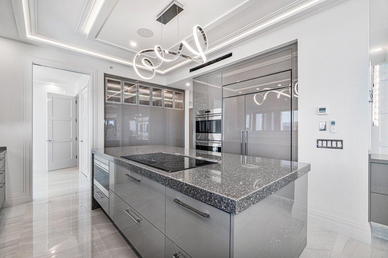 PALM BEACH HAMPTONCONDO DECL FILED 4-26-85-IN - Residential