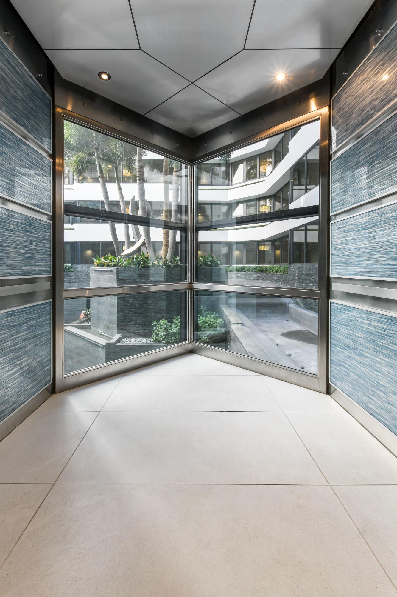 PALM BEACH HAMPTONCONDO DECL FILED 4-26-85-IN - Residential