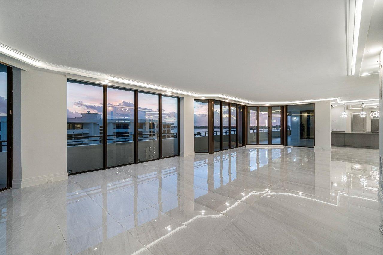 PALM BEACH HAMPTONCONDO DECL FILED 4-26-85-IN - Residential