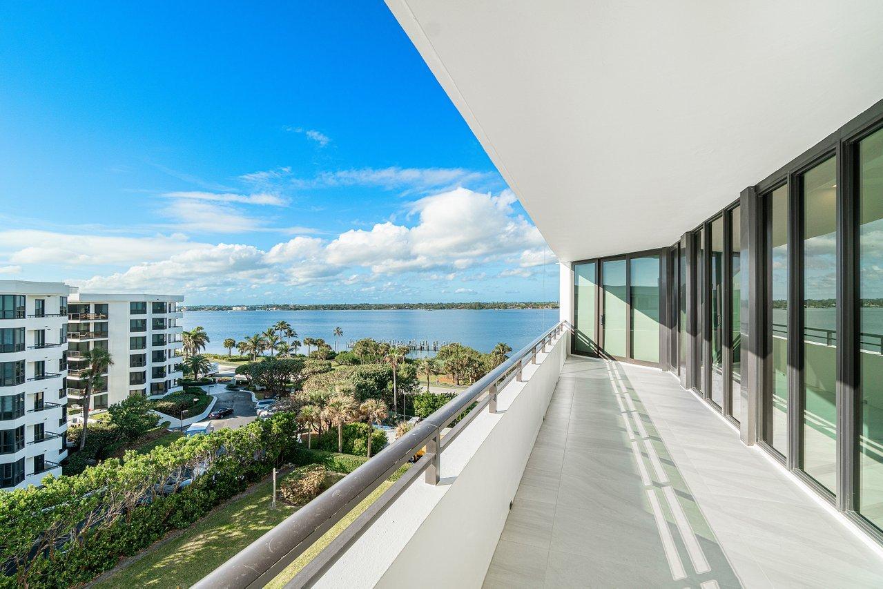 PALM BEACH HAMPTONCONDO DECL FILED 4-26-85-IN - Residential