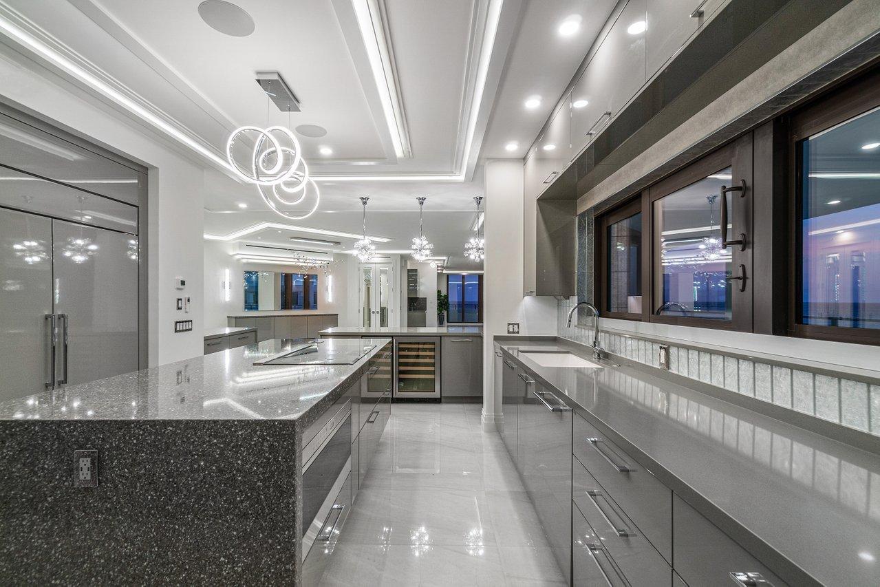 PALM BEACH HAMPTONCONDO DECL FILED 4-26-85-IN - Residential