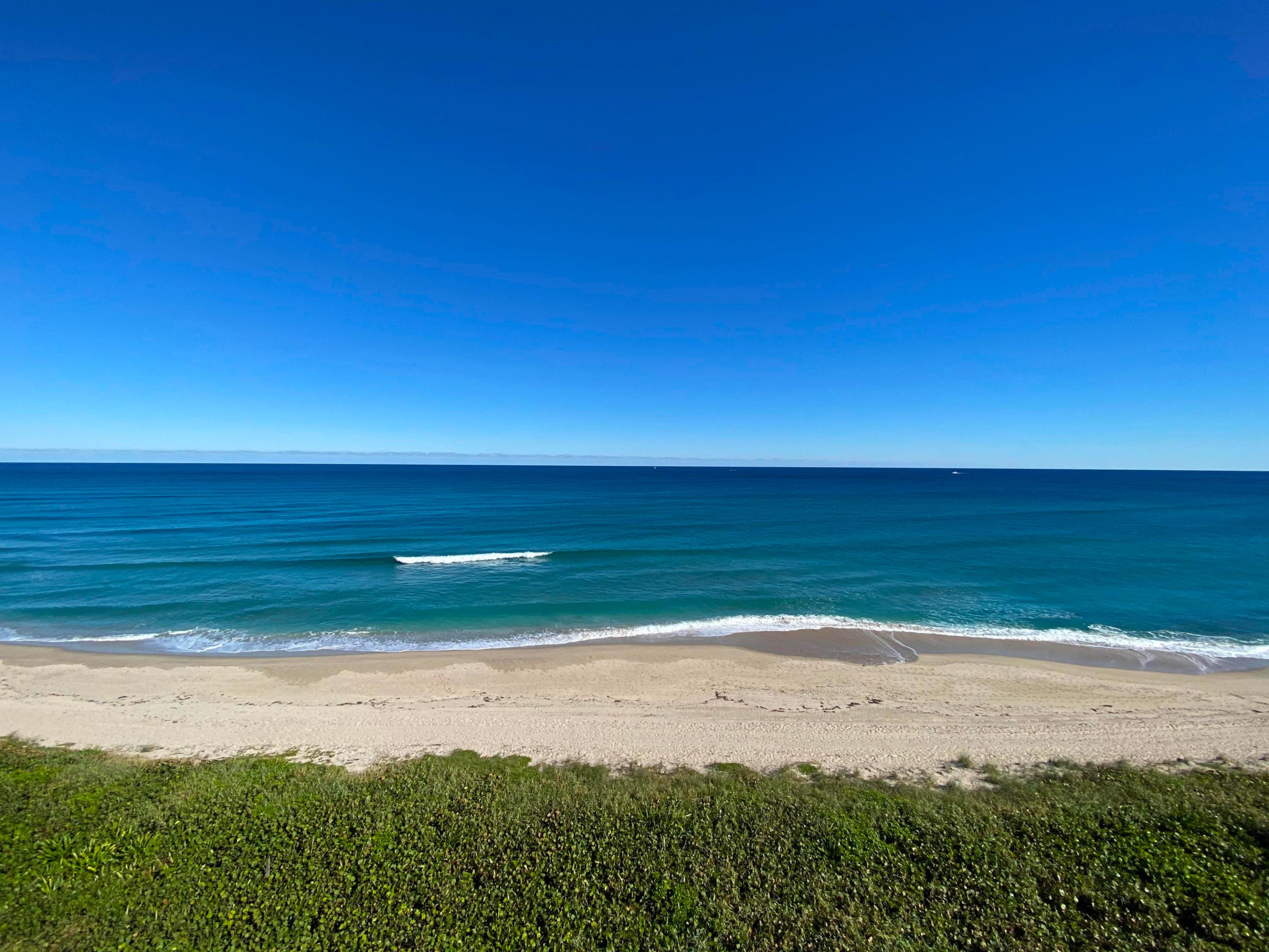 PALM BEACH HAMPTONCONDO DECL FILED 4-26-85-IN - Residential