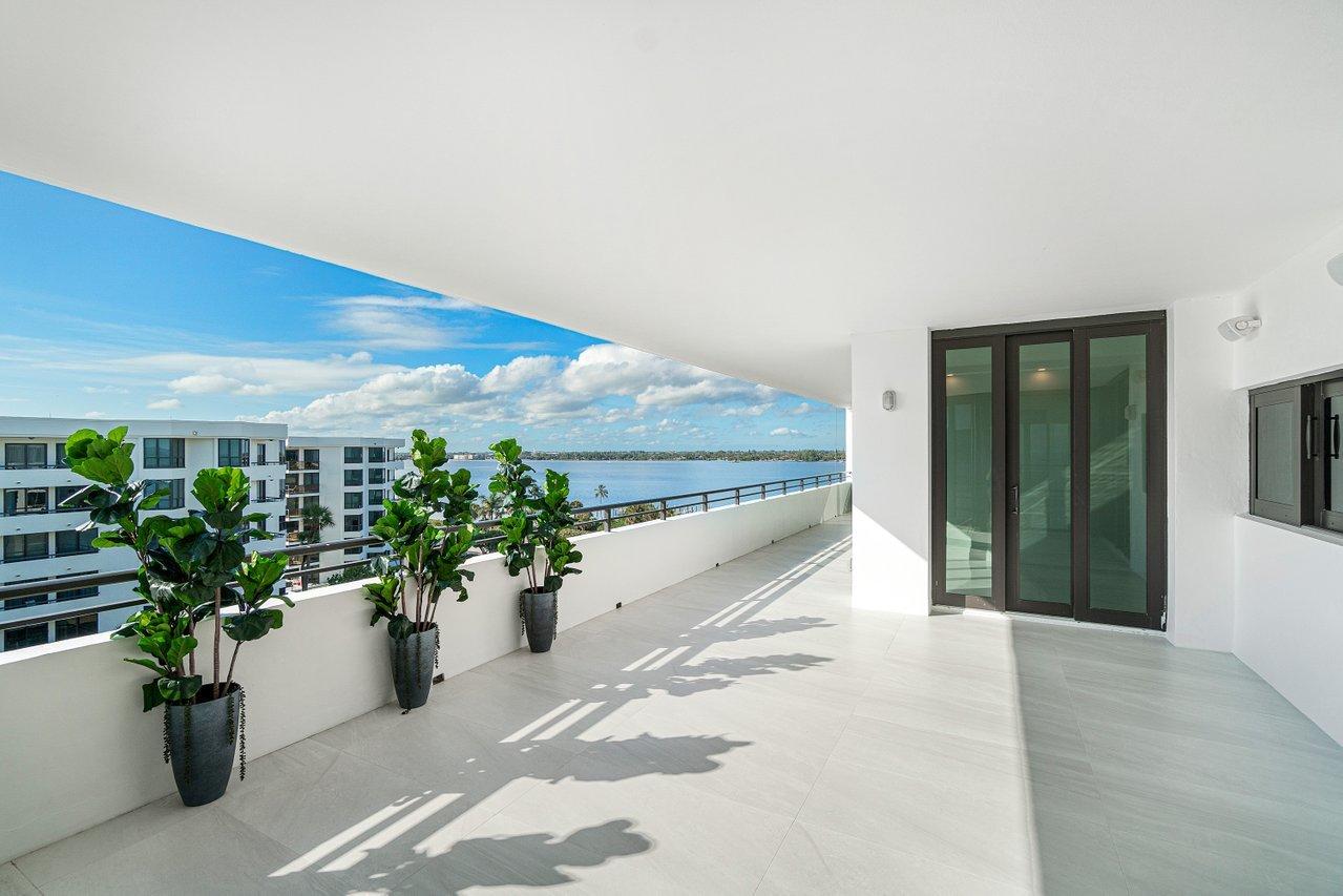 PALM BEACH HAMPTONCONDO DECL FILED 4-26-85-IN - Residential