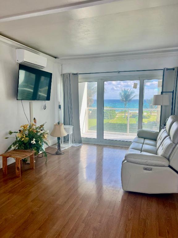 HILLSBORO MILE OCEAN APTS SEC 3 - Residential