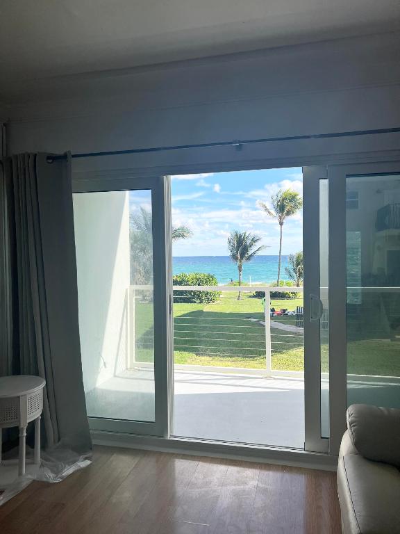 HILLSBORO MILE OCEAN APTS SEC 3 - Residential