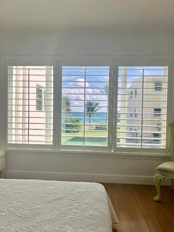 HILLSBORO MILE OCEAN APTS SEC 3 - Residential