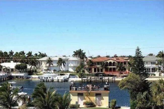 HILLSBORO MILE OCEAN APTS SEC 3 - Residential