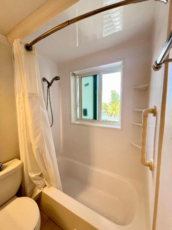 HILLSBORO MILE OCEAN APTS SEC 3 - Residential