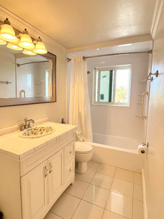 HILLSBORO MILE OCEAN APTS SEC 3 - Residential