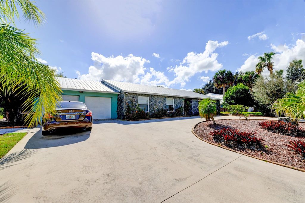 Photo of 322 S Naranja Avenue, Port Saint Lucie, FL 34983 (MLS # F10420424)