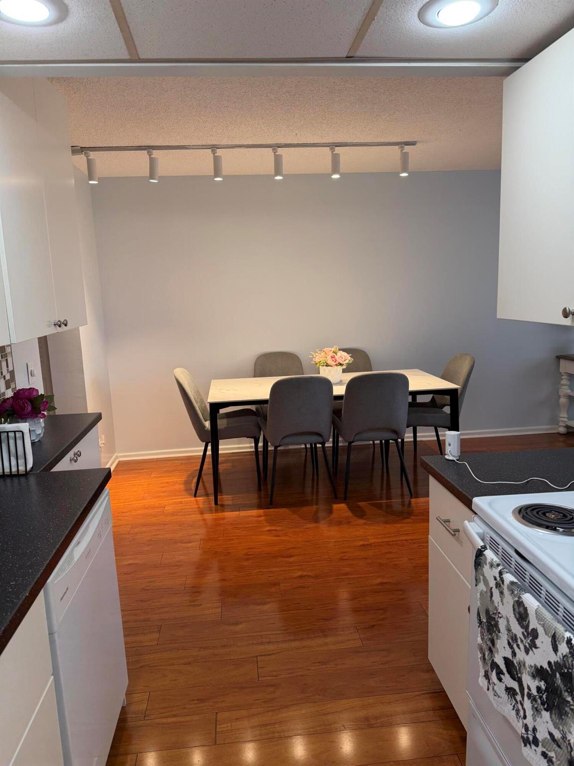 AINSLIE AT CENTURY VILLAG - Residential Lease