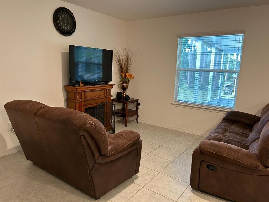 PORT ST LUCIE SECTION 7 - Residential Lease