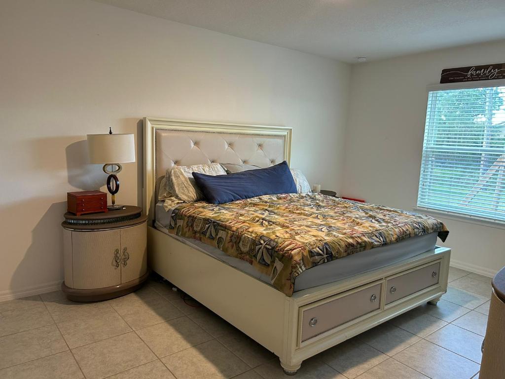 PORT ST LUCIE SECTION 7 - Residential Lease