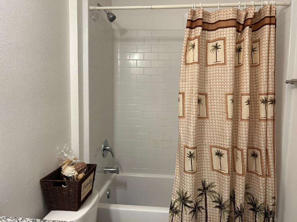 PORT ST LUCIE SECTION 7 - Residential Lease