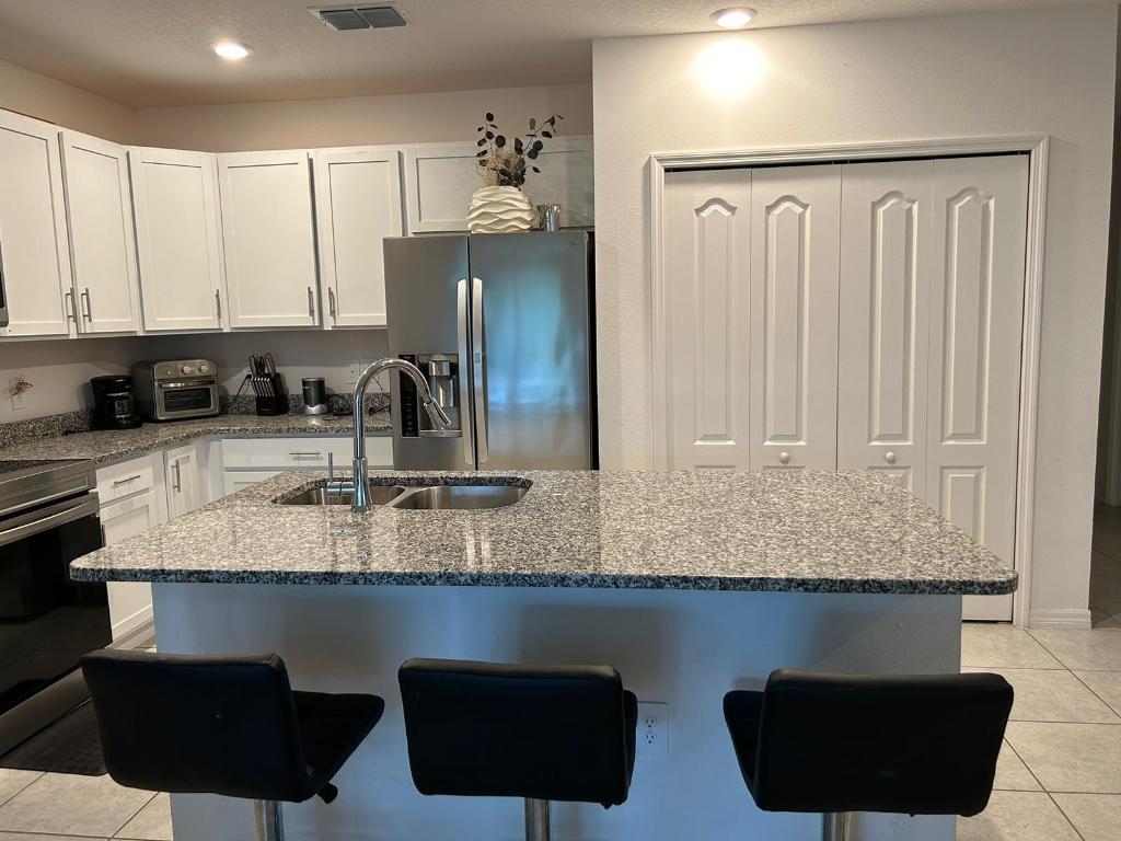 PORT ST LUCIE SECTION 7 - Residential Lease