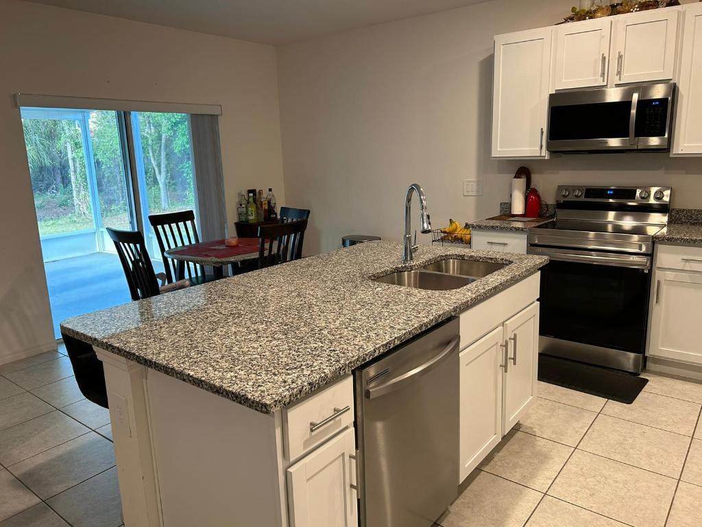 PORT ST LUCIE SECTION 7 - Residential Lease