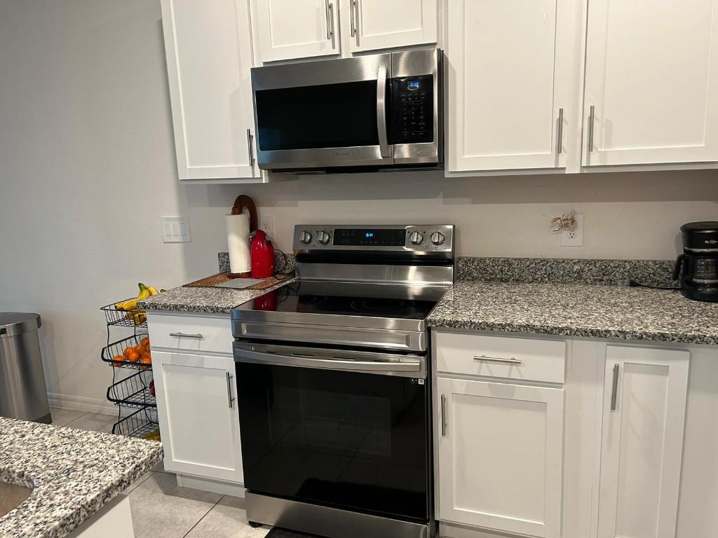 PORT ST LUCIE SECTION 7 - Residential Lease