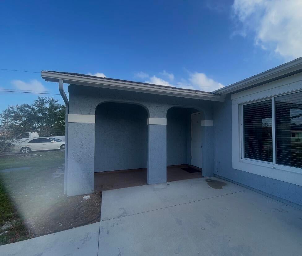 1985 SW Aquarius Lane