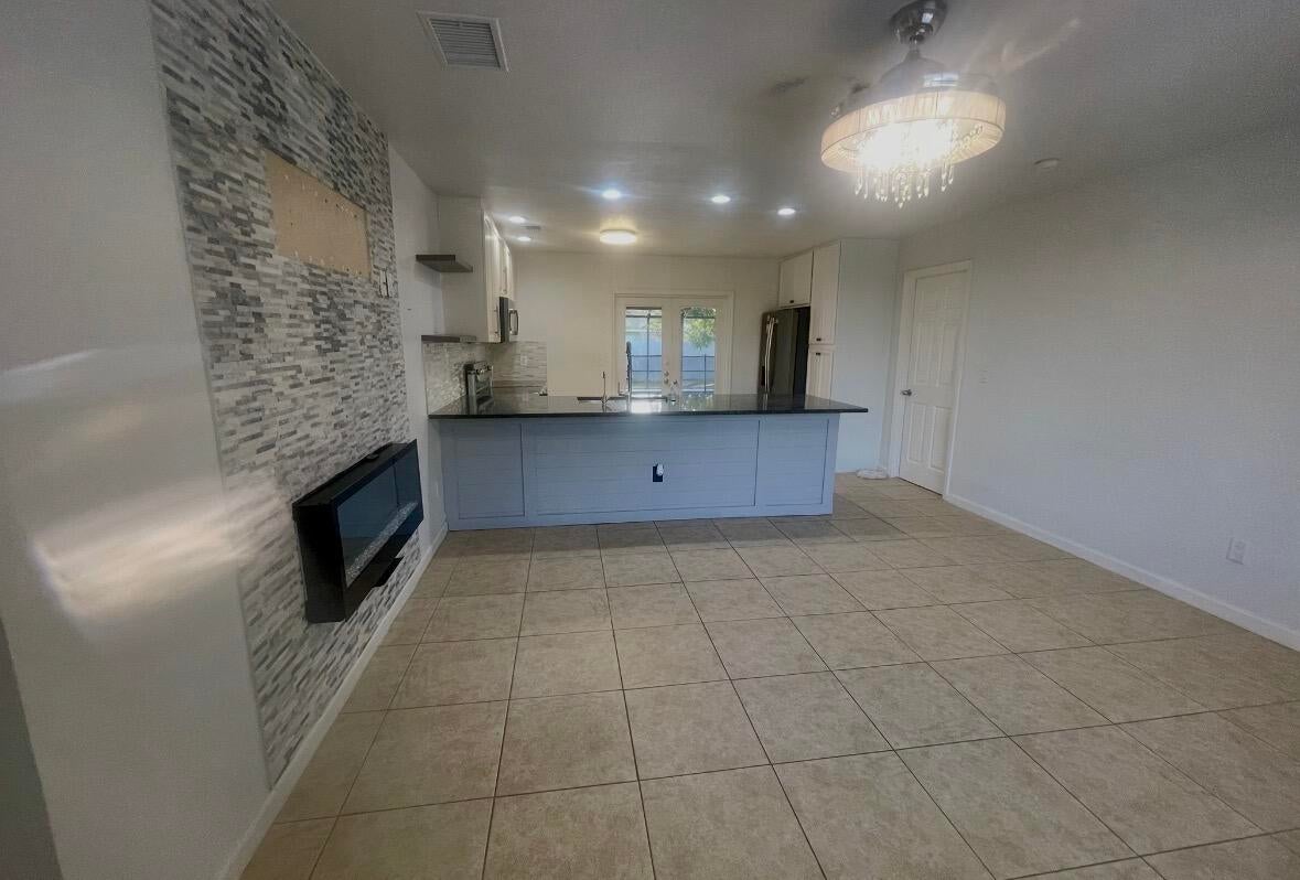 1985 SW Aquarius Lane