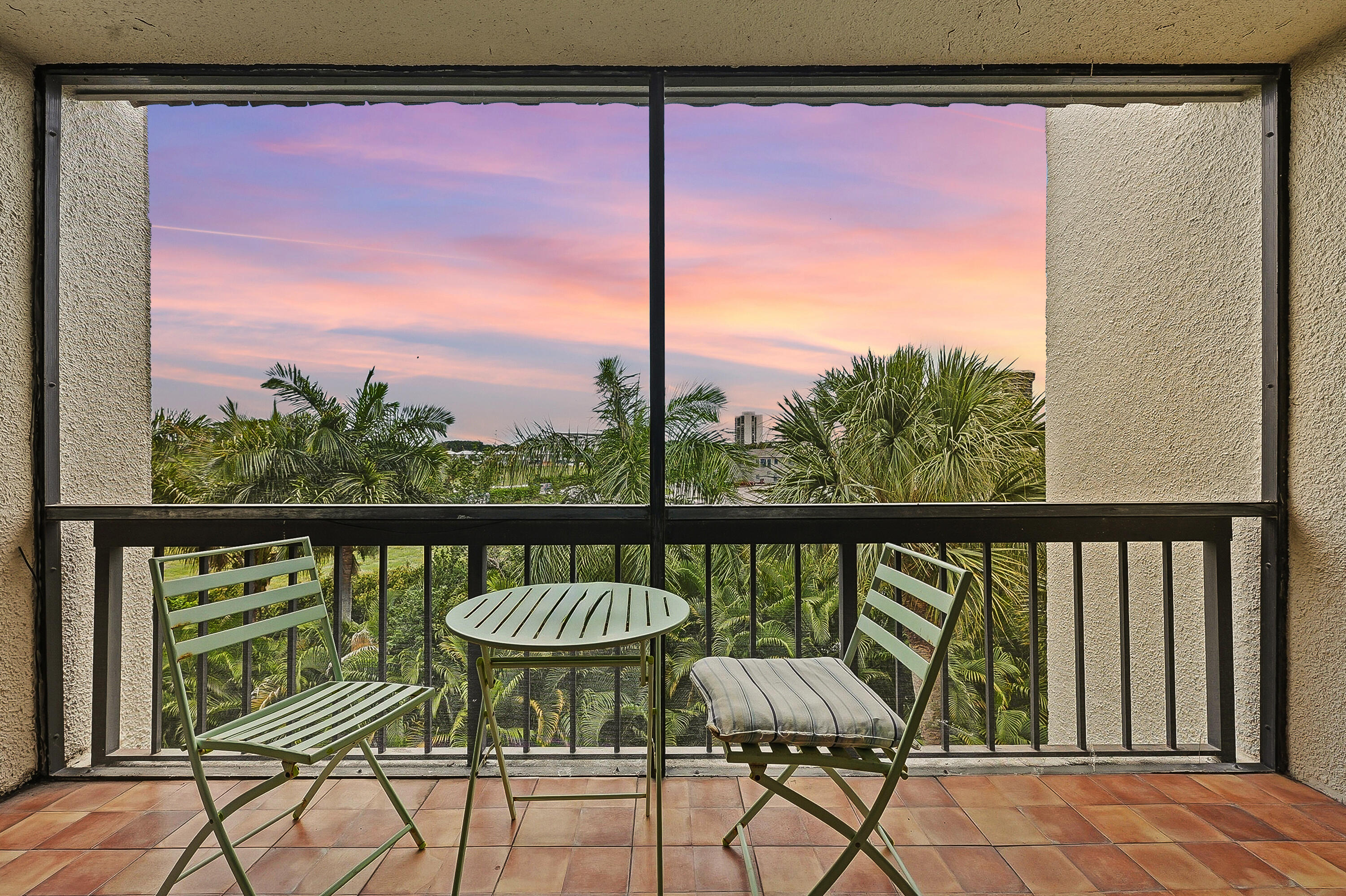 LANDS OF THE PRESIDENT CONDO 8 - Residential