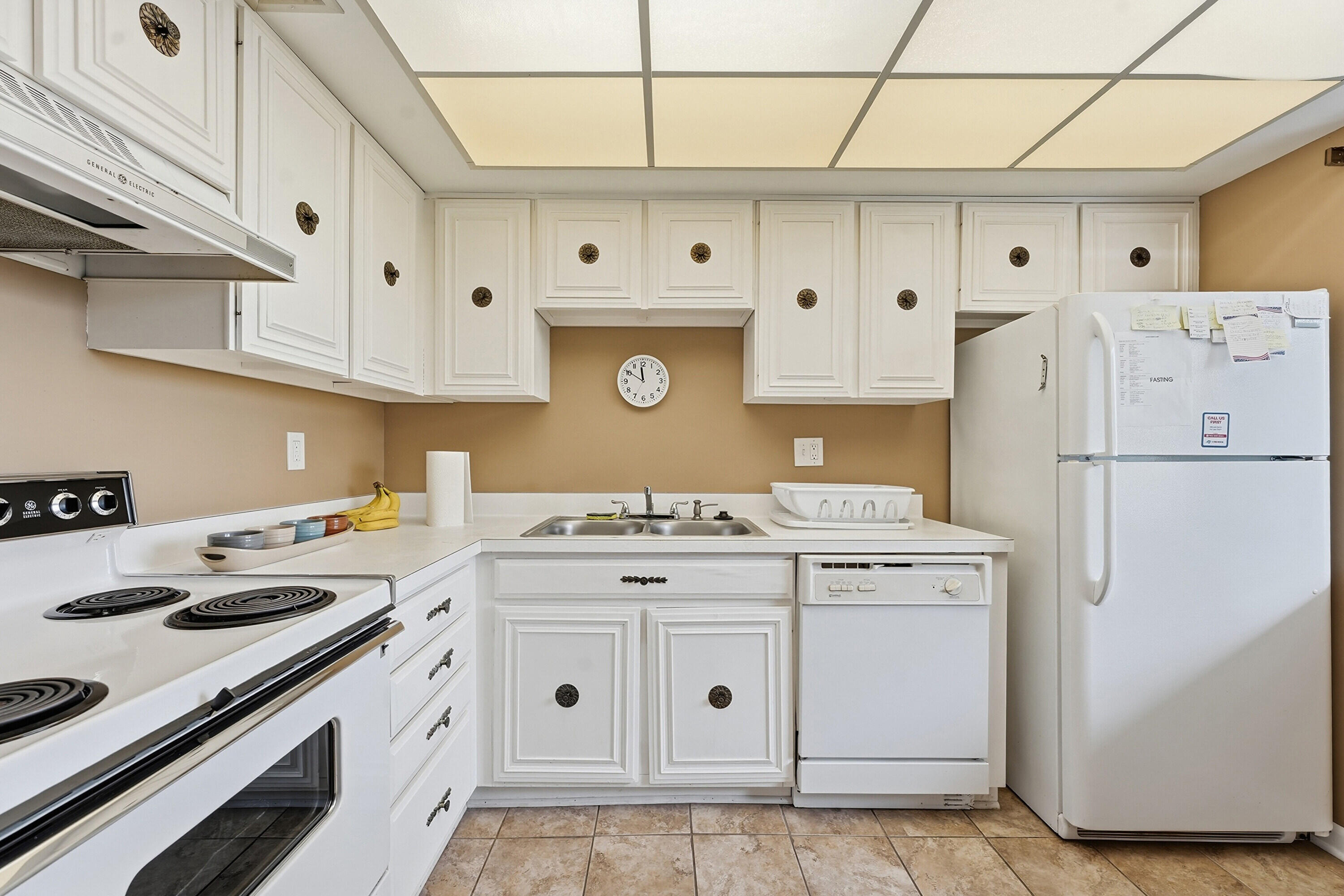 LANDS OF THE PRESIDENT CONDO 8 - Residential