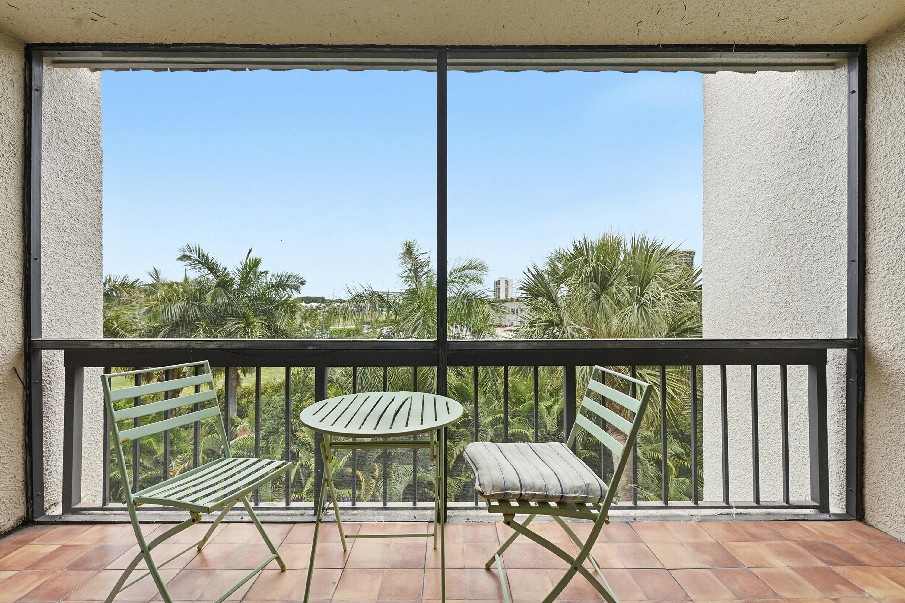 LANDS OF THE PRESIDENT CONDO 8 - Residential