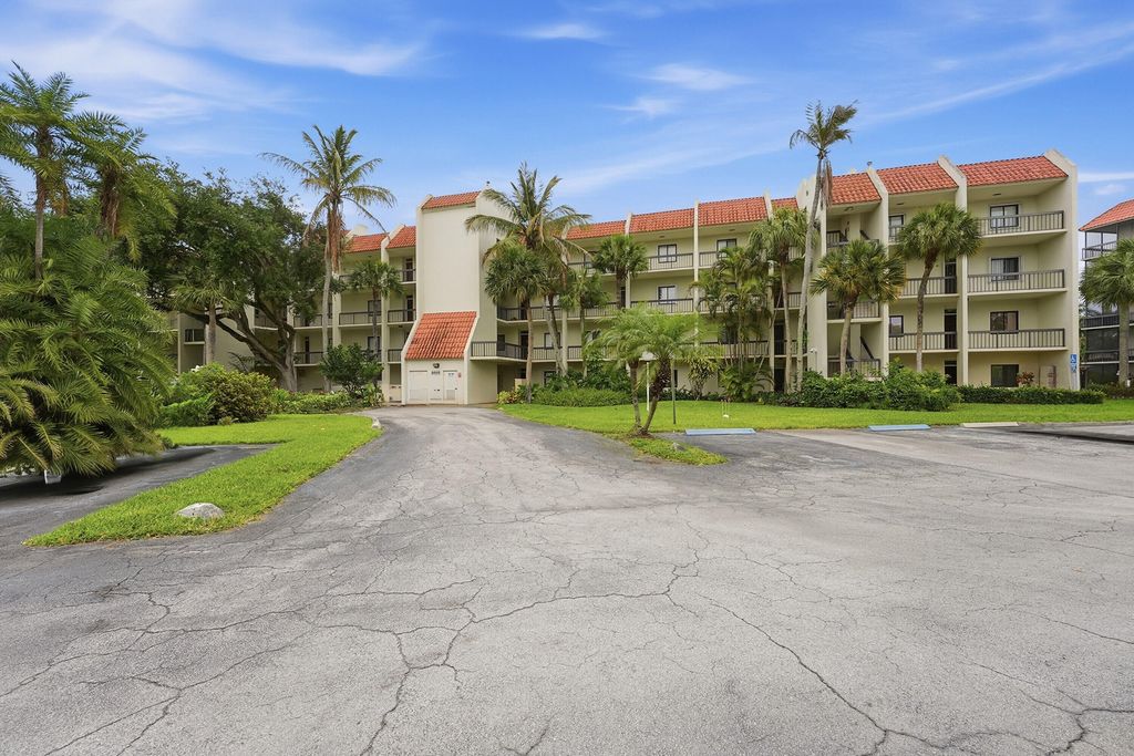 Photo of 3050 Presidential Way, West Palm Beach, FL 33401 (MLS # B26019994)