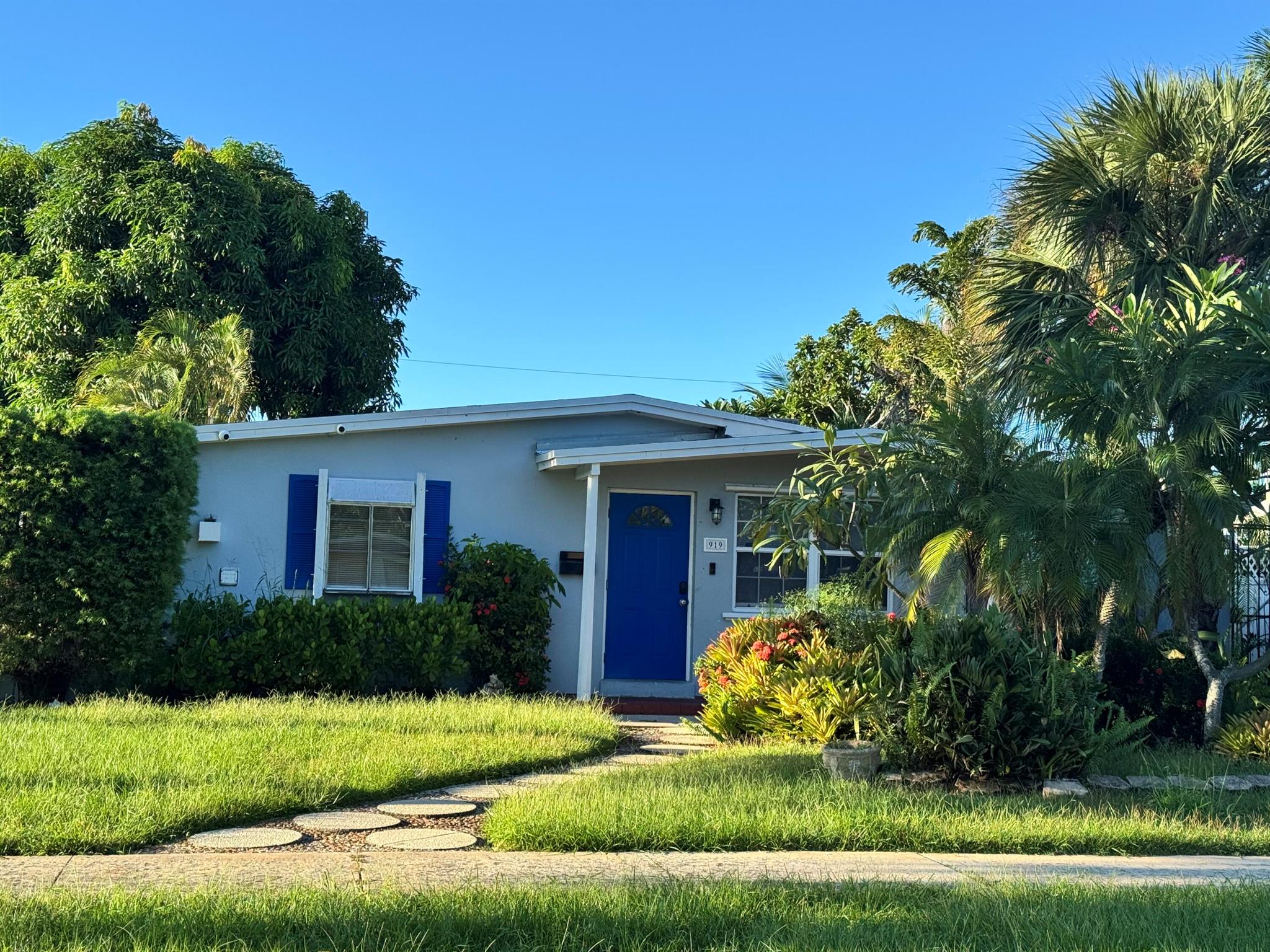 Welcome to 919 Laurel Drive in Lake Park! This newly renovated 3-bedroom, 2-bath home combines modern comfort with a prime coastal location. Enjoy stainless steel appliances, washer & dryer, and an open layout leading to an entertainer's backyard. Walk to Oceana Coffee, explore Kelsey Park, launch your boat nearby, or spend weekends snorkeling at Phil Foster Park and relaxing on the beaches of Singer Island. Minutes to Northlake Boulevard, I-95, Lakeside Park, and The Gardens Mall--live the South Florida lifestyle at its best!