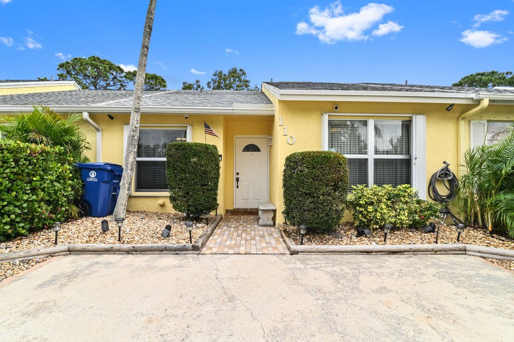 Photo of 110 Oakwood Drive, Jupiter, FL 33458 (MLS # R10953600)