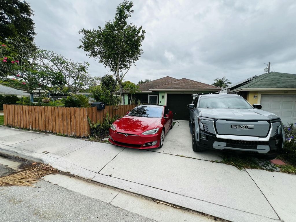 Photo of 703 S A Street S, Lake Worth Beach, FL 33460 (MLS # B26019492)
