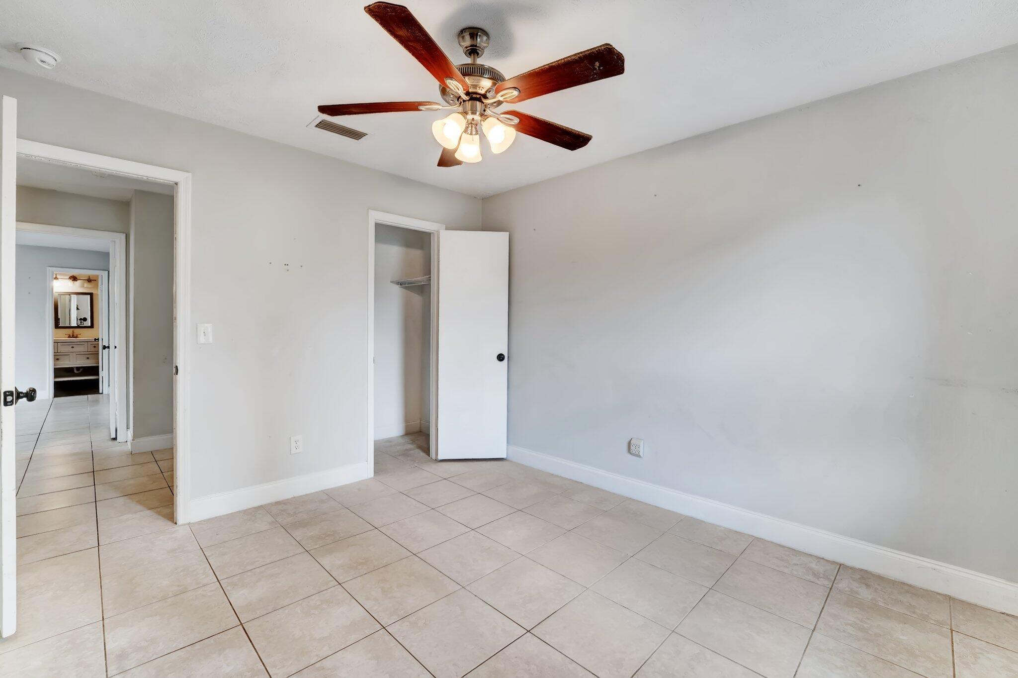 PORT ST LUCIE SECTION 10 - Residential Lease