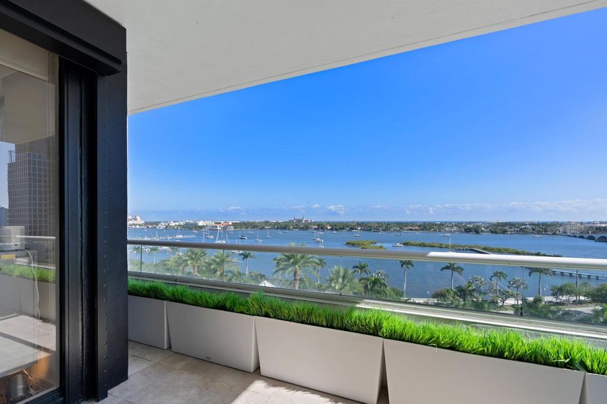 This is a truly remarkable, recently renovated, luxury unit in one of West Palm Beach's finest buildings. High-end interior finishes abound with a new and on-trend kitchen, new baths, pristine blonde wood floors, custom closets, and wraparound balcony with sweeping views, across the intracoastal, to the ocean. A truly commanding opportunity priced to sell.