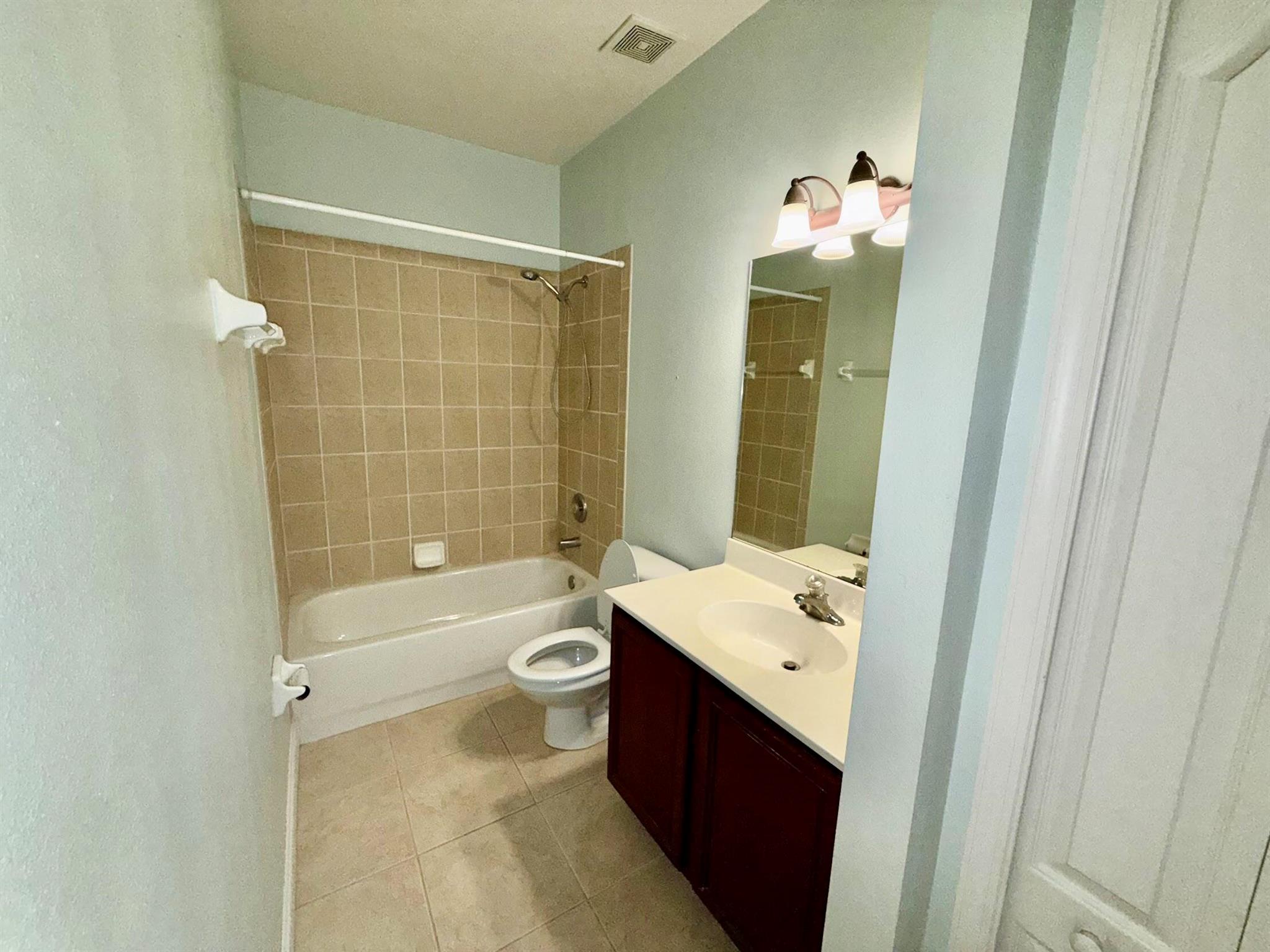 ''''''OAKS OF VERO PD PHA - Residential Lease