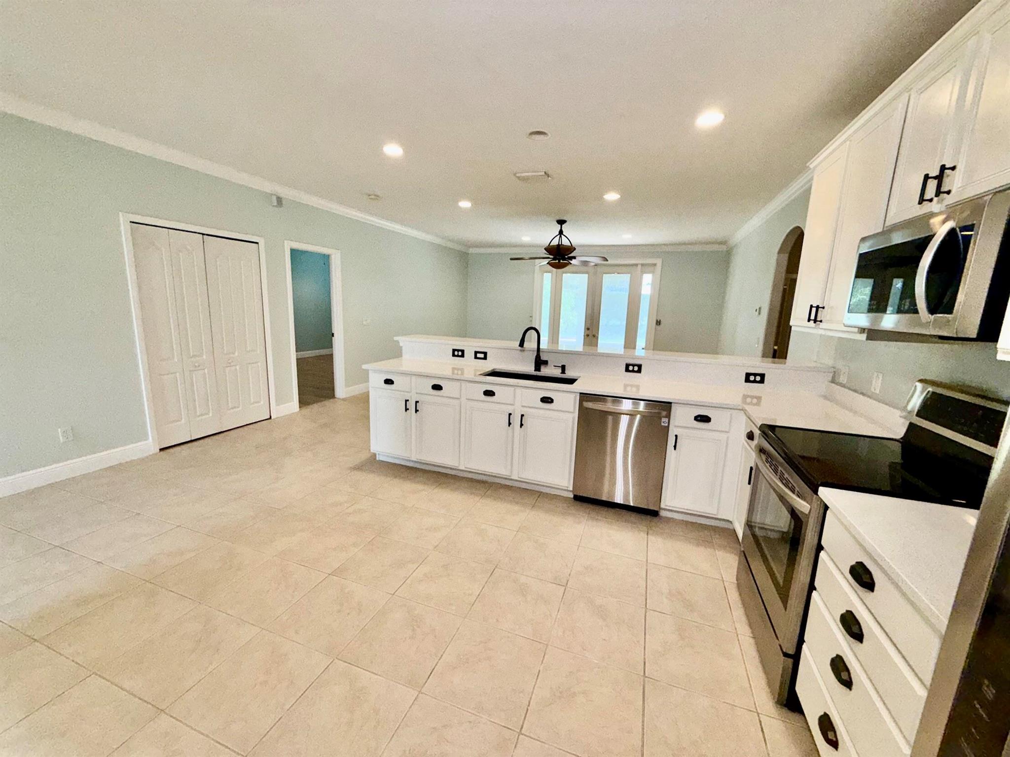 ''''''OAKS OF VERO PD PHA - Residential Lease