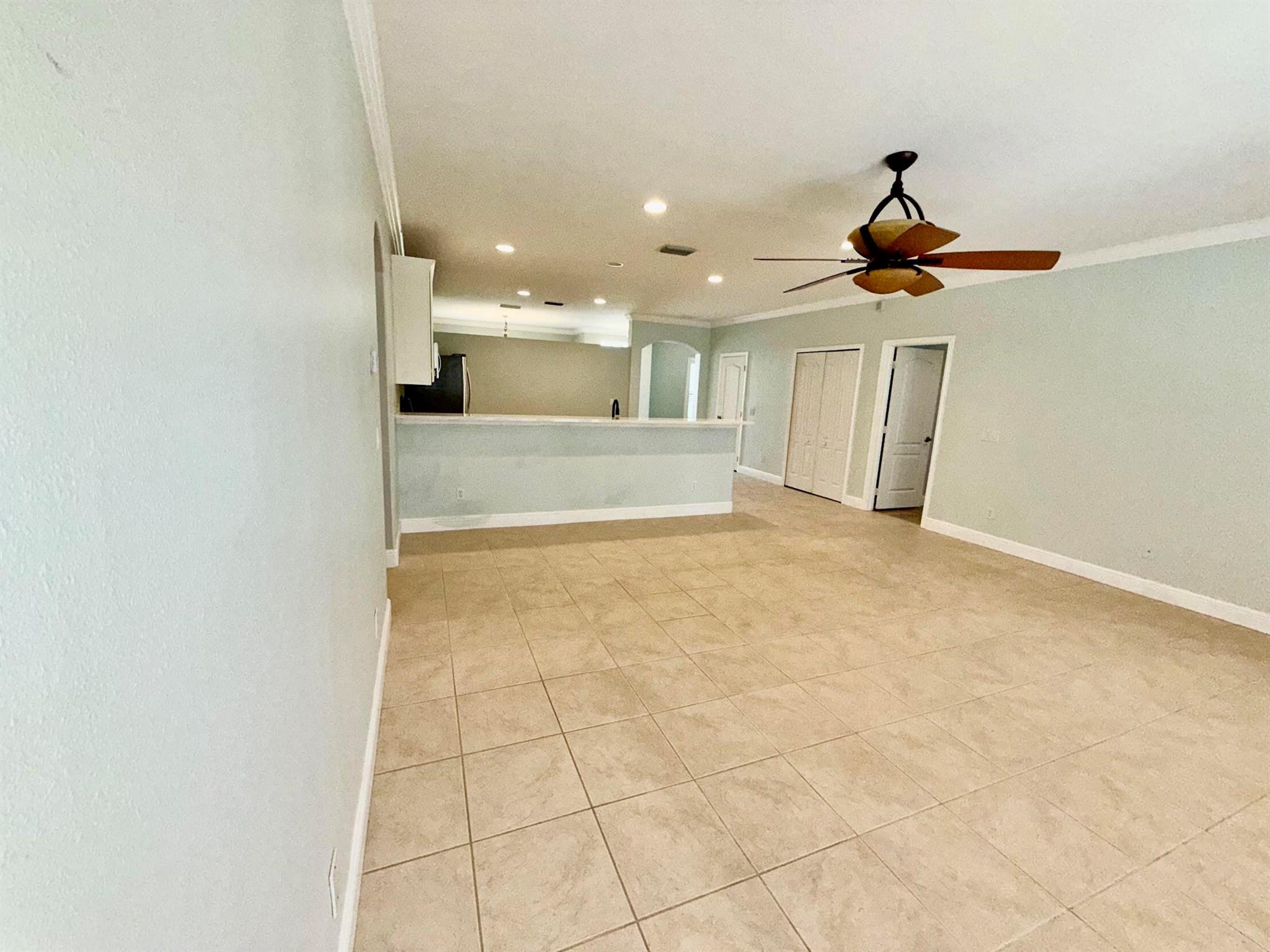 ''''''OAKS OF VERO PD PHA - Residential Lease
