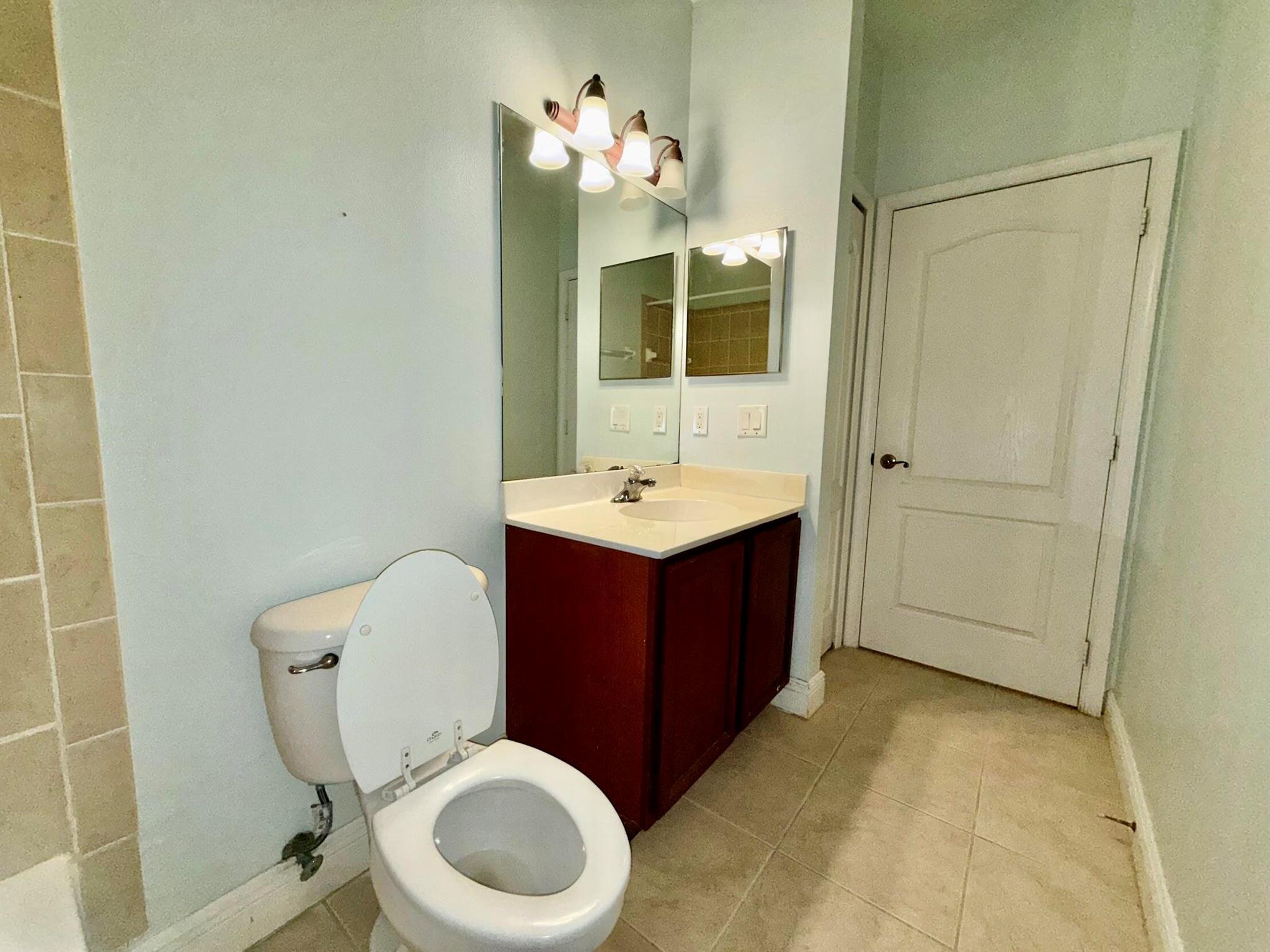 ''''''OAKS OF VERO PD PHA - Residential Lease