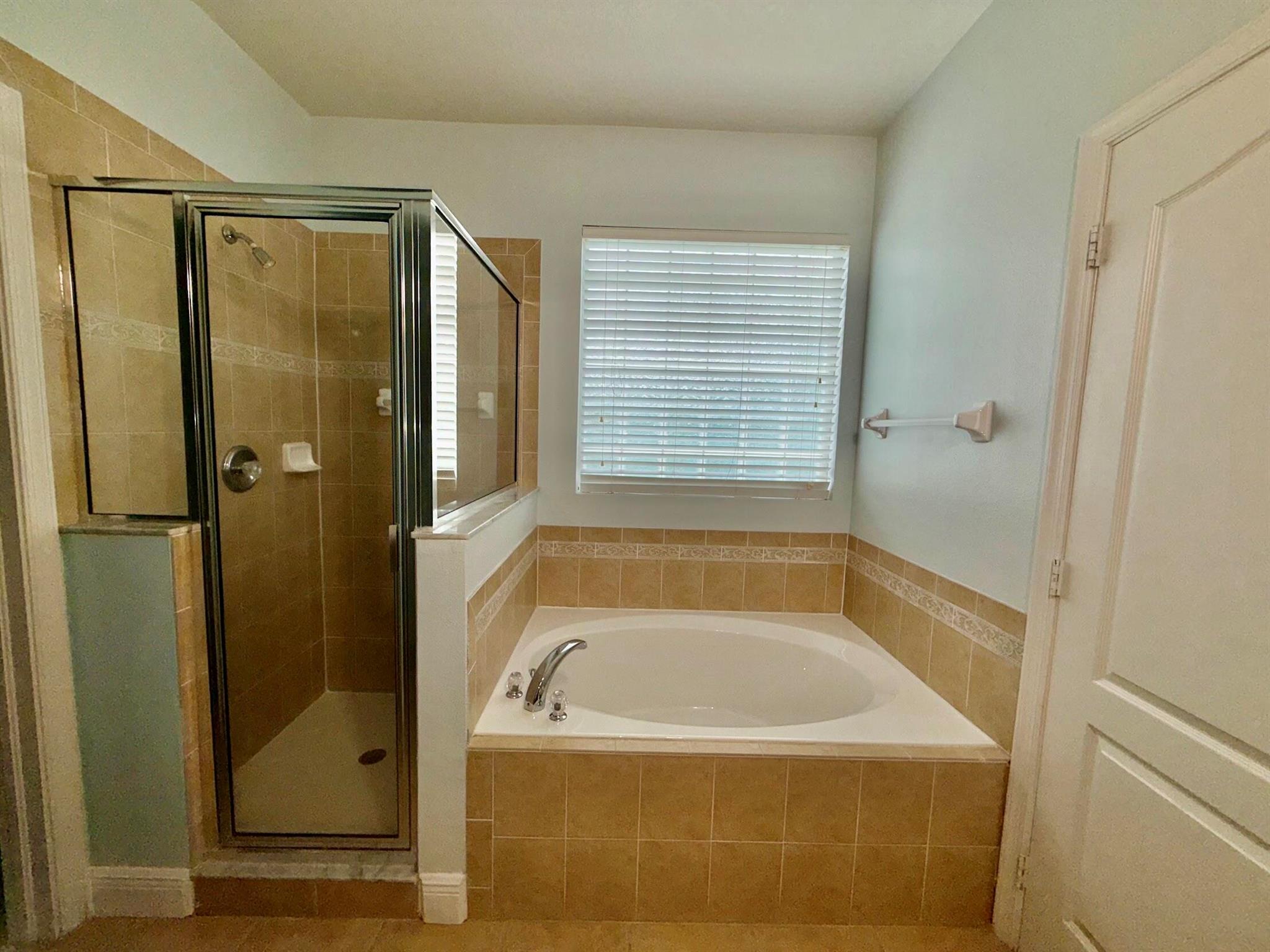 ''''''OAKS OF VERO PD PHA - Residential Lease