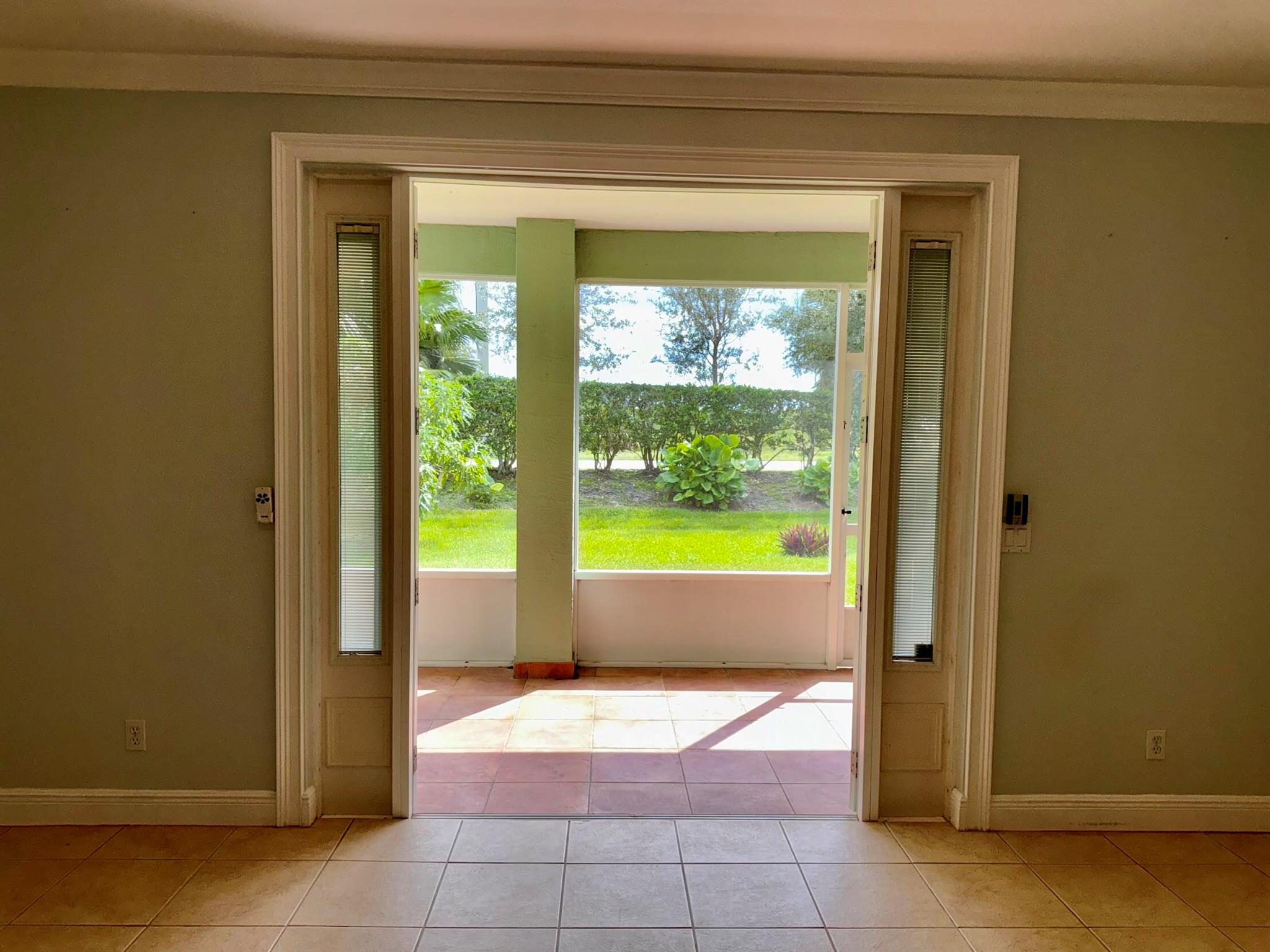 ''''''OAKS OF VERO PD PHA - Residential Lease