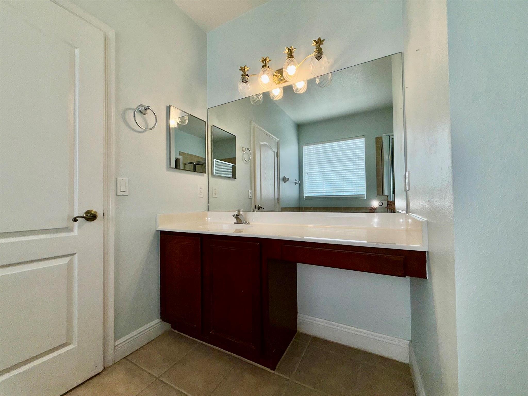 ''''''OAKS OF VERO PD PHA - Residential Lease