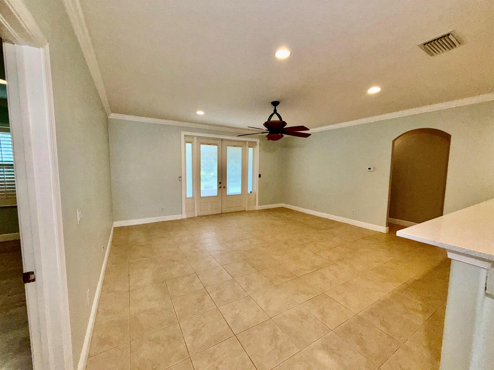 ''''''OAKS OF VERO PD PHA - Residential Lease