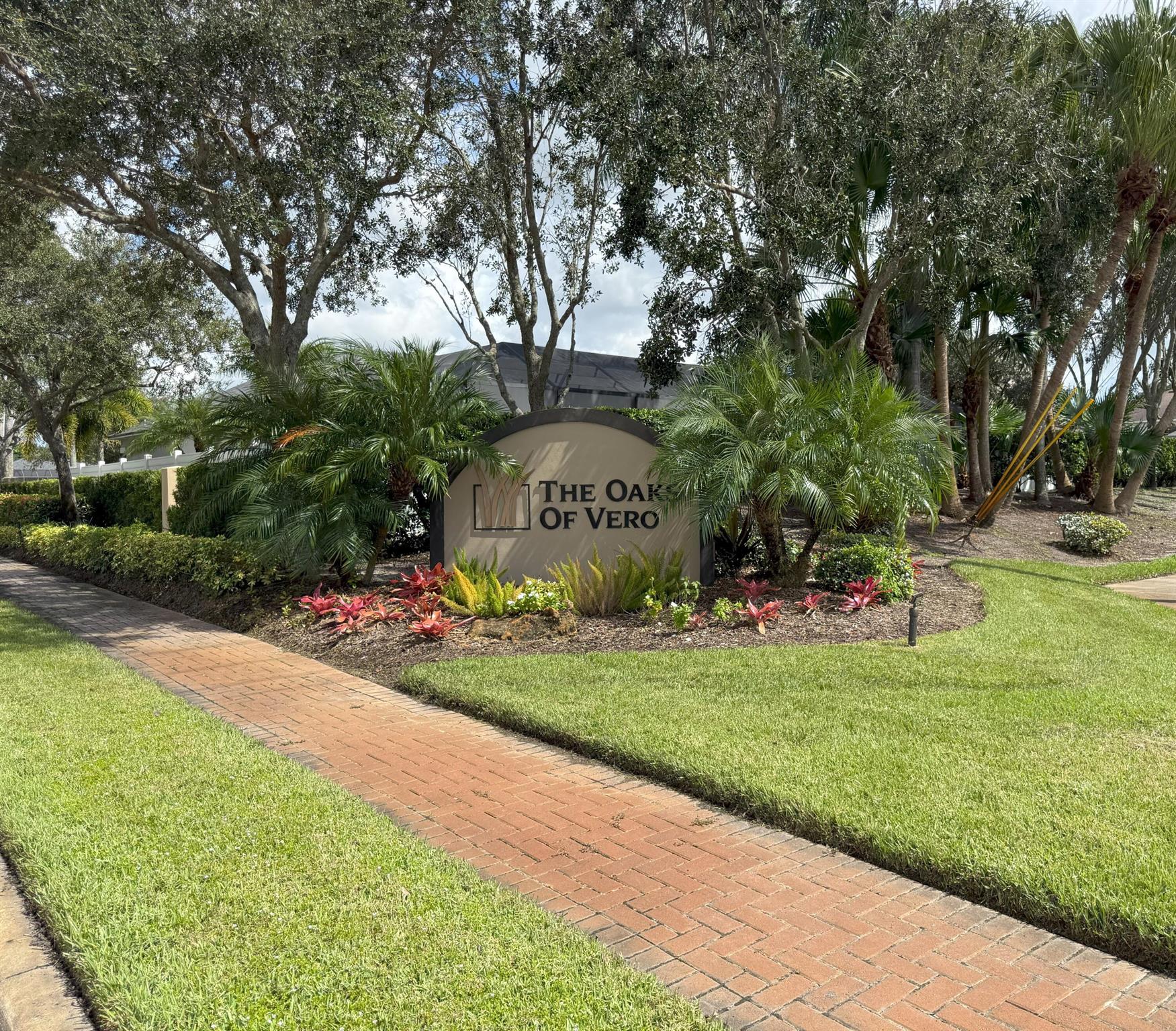 ''''''OAKS OF VERO PD PHA - Residential Lease