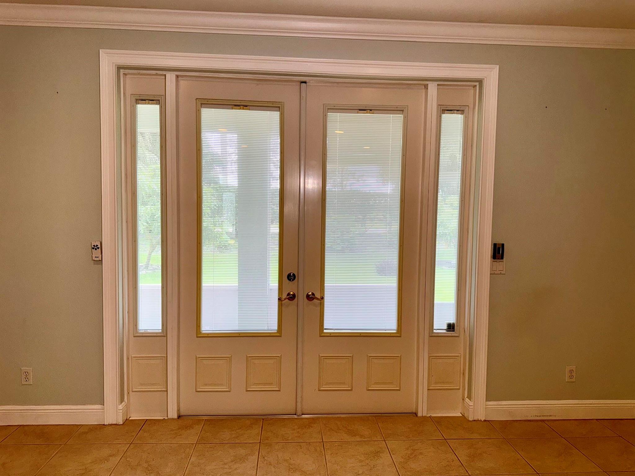 ''''''OAKS OF VERO PD PHA - Residential Lease