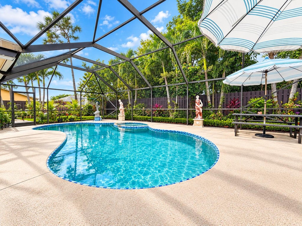 Photo of 1402 The 12th Fairway, Wellington, FL 33414 (MLS # B26077562)
