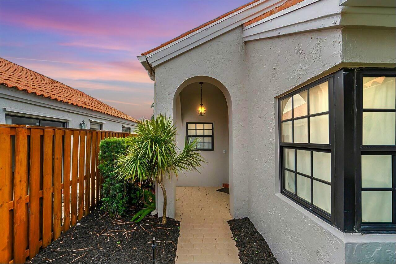 CRYSTAL POINTE - Residential