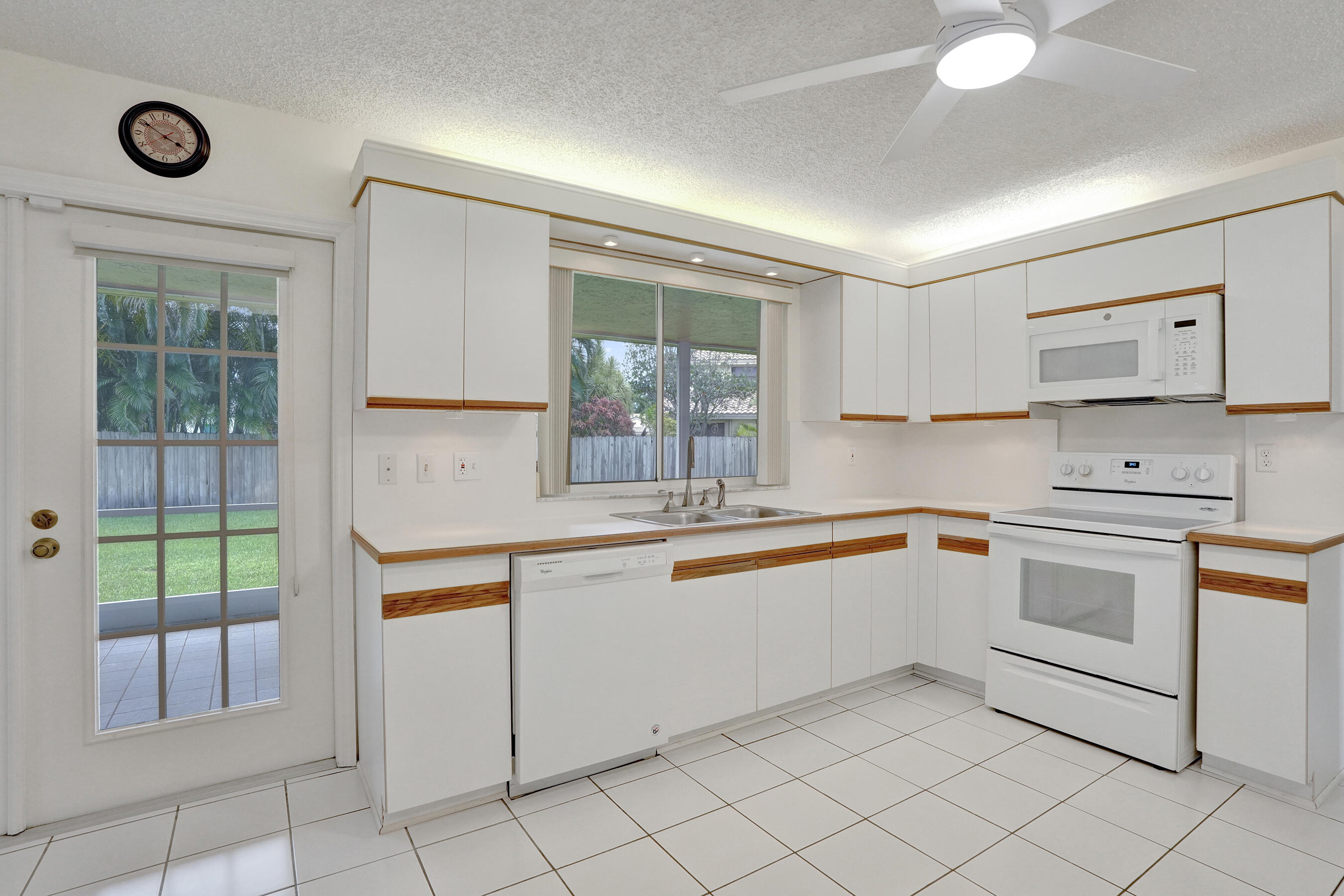HAWKES BLUFF - Residential