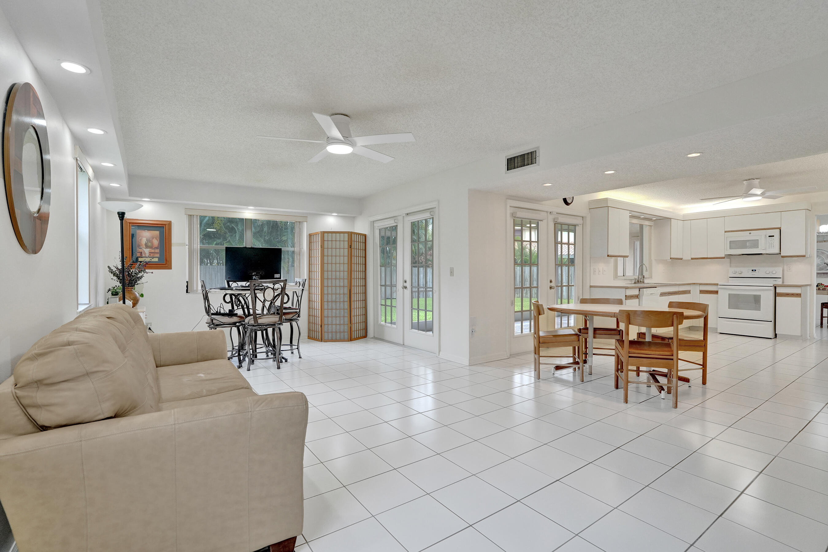 HAWKES BLUFF - Residential