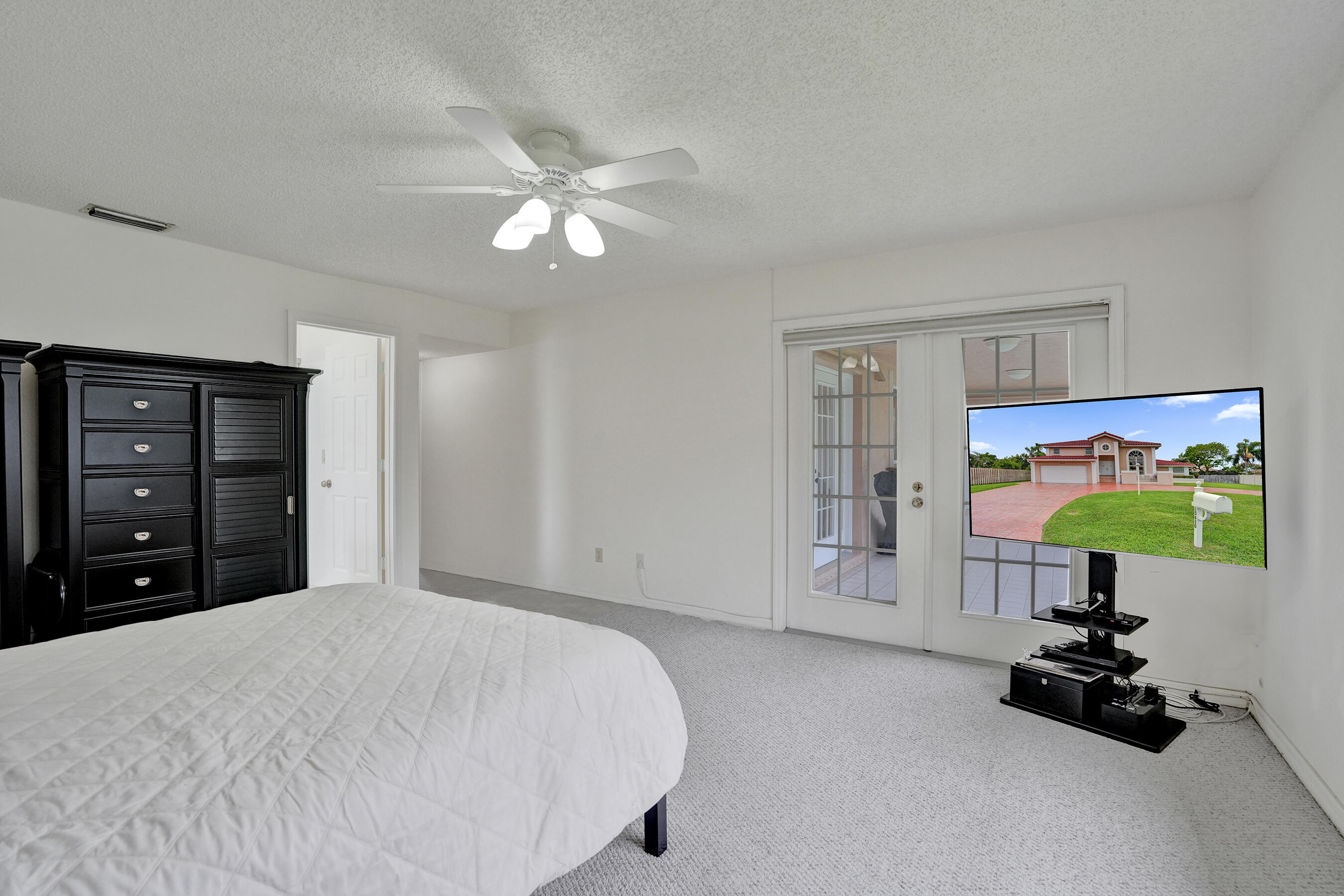 HAWKES BLUFF - Residential