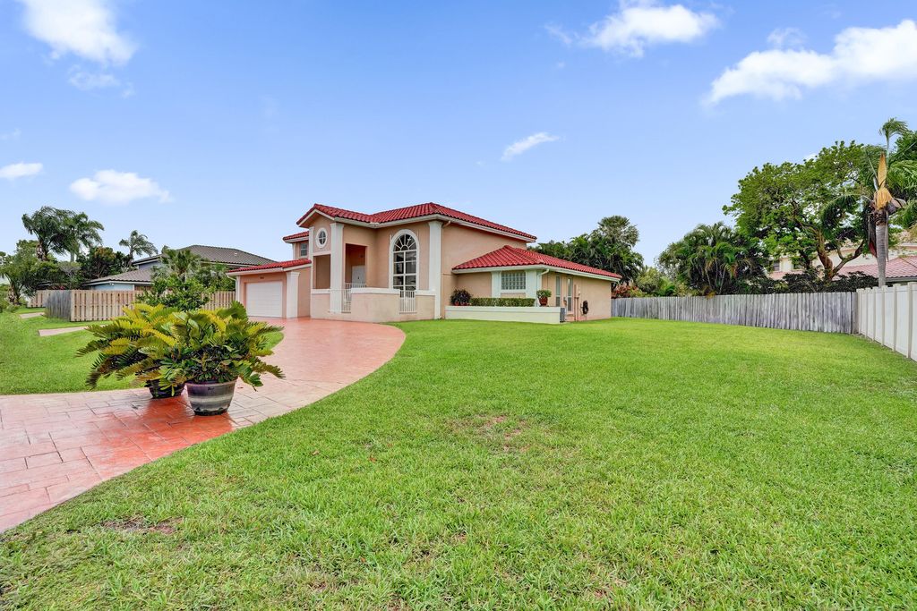 Photo of 15620 Canterbury Court, Davie, FL 33331 (MLS # B26031356)