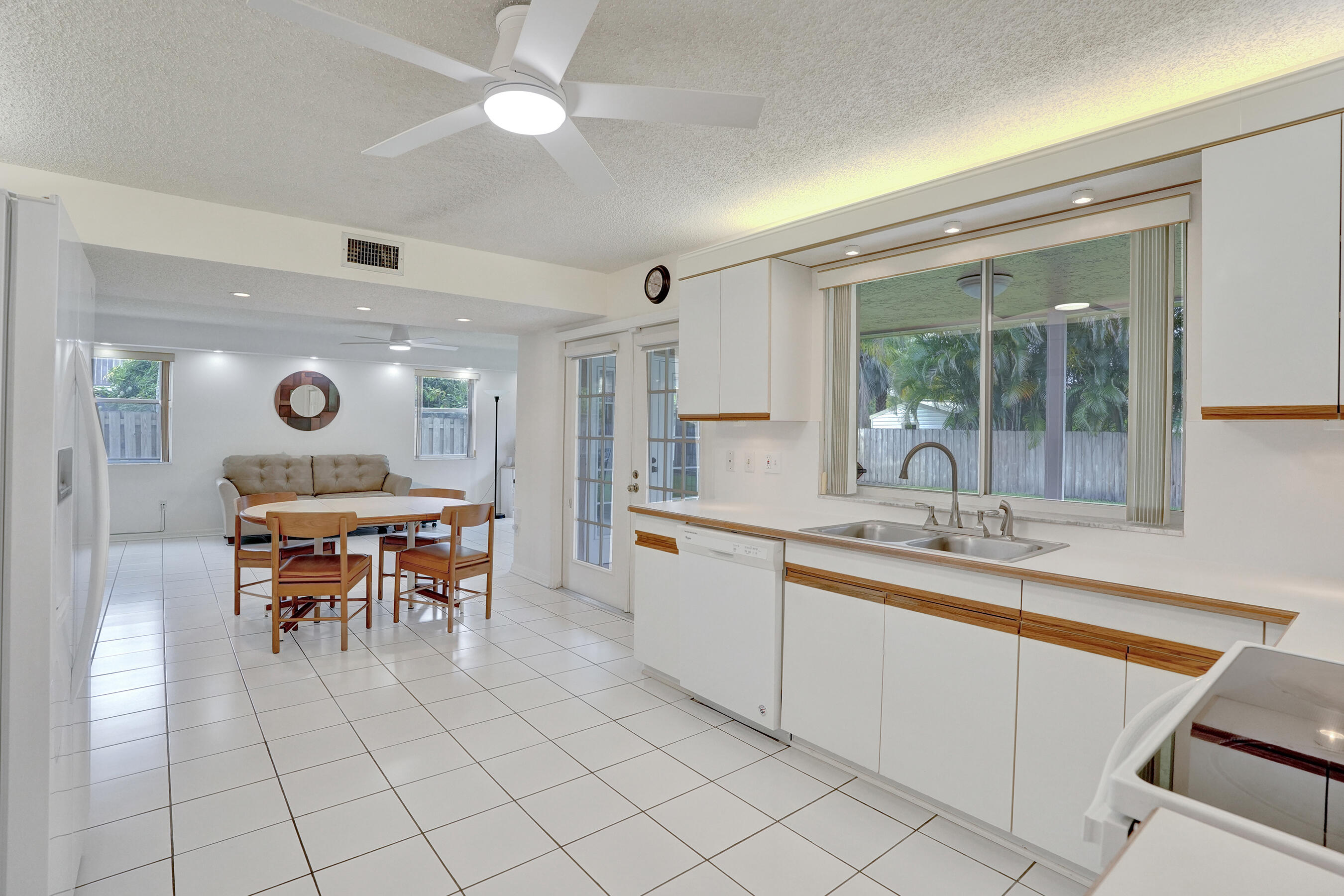 HAWKES BLUFF - Residential